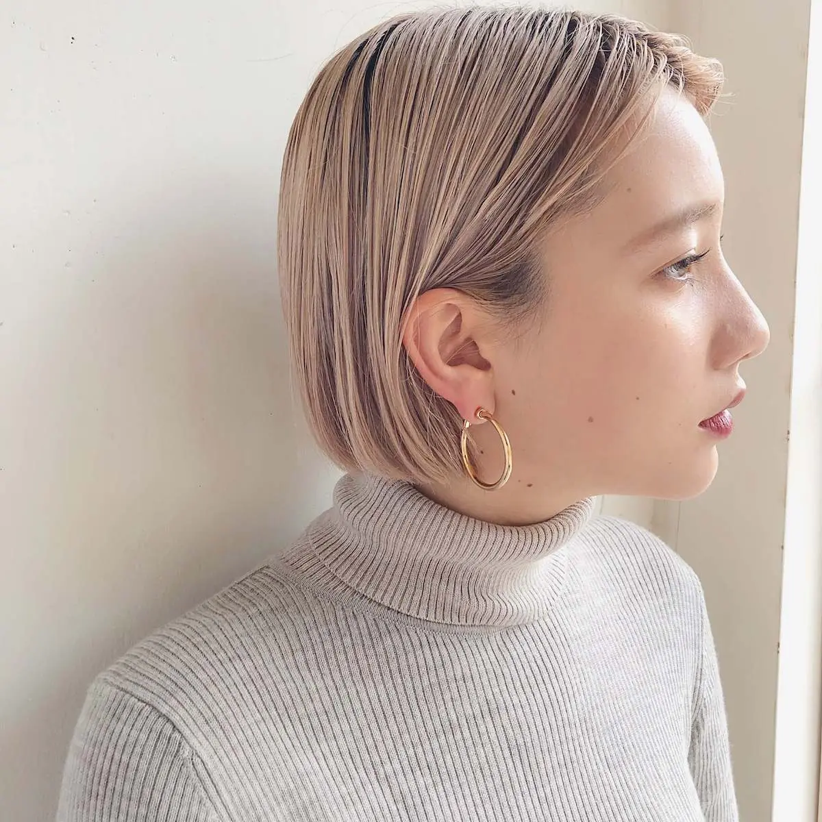 ミニボブのヘアカタログ20選【前髪あり・前髪なしのオシャレでかっこいい髪型】ミニボブが似合う人の特徴も解説