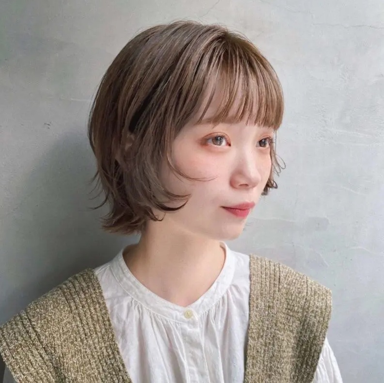 顔周りレイヤーボブのヘアスタイル・髪型