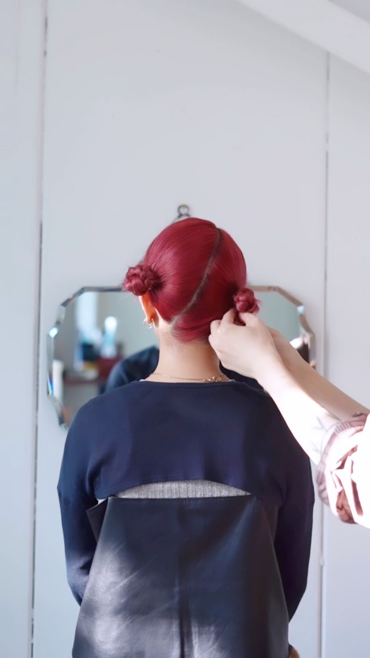 アシンメトリーお団子ヘアアレンジ