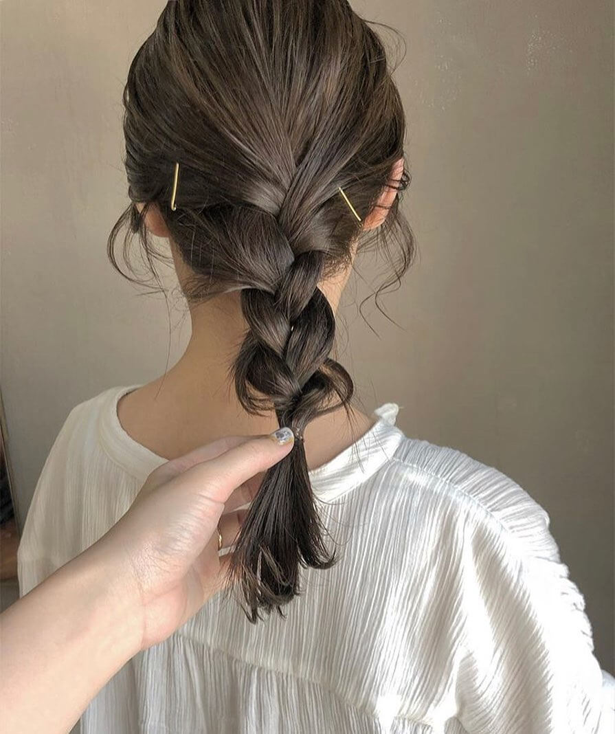 ミディアムのざっくり編み込みヘアアレンジ