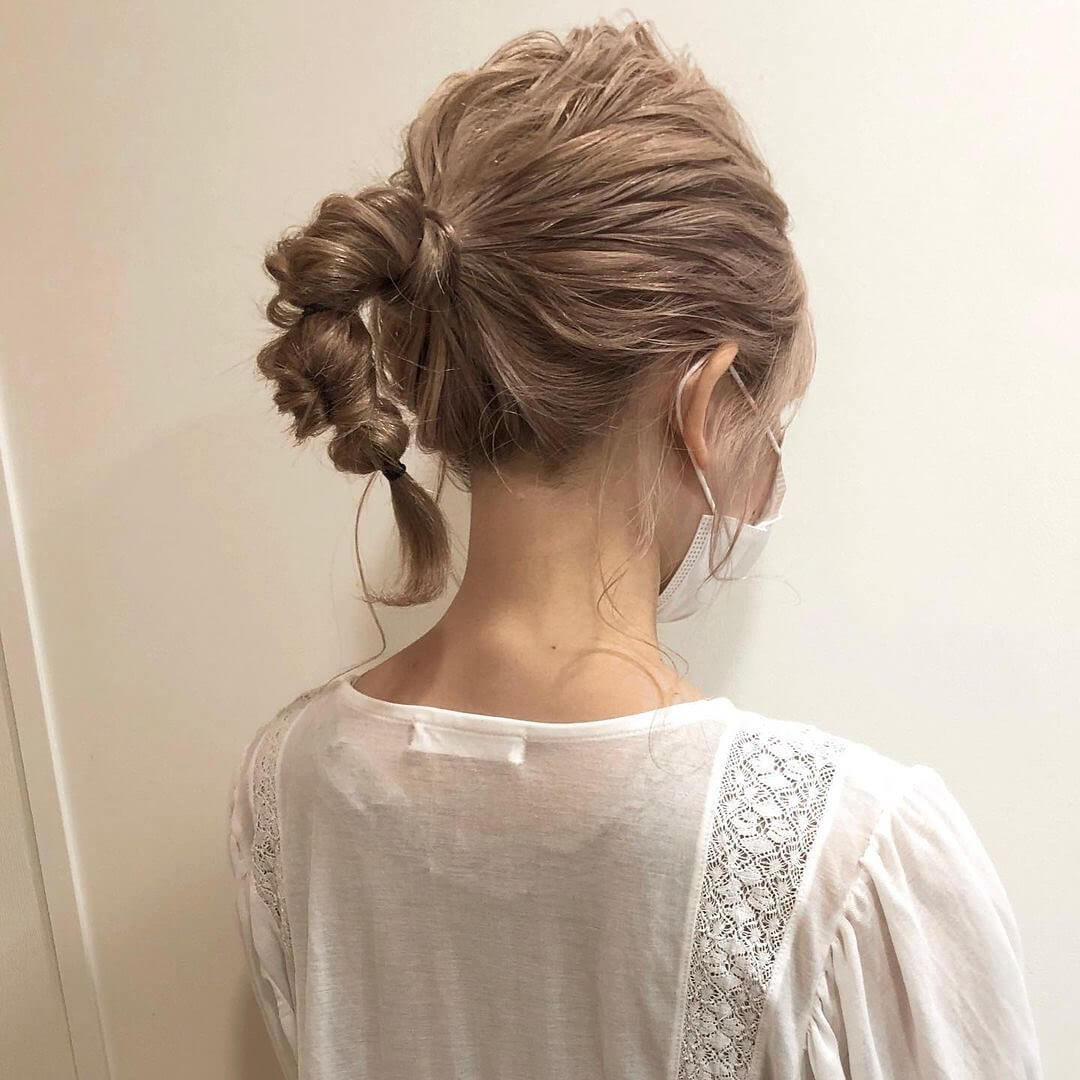 ミディアムヘアアレンジくるりんぱポニーテール