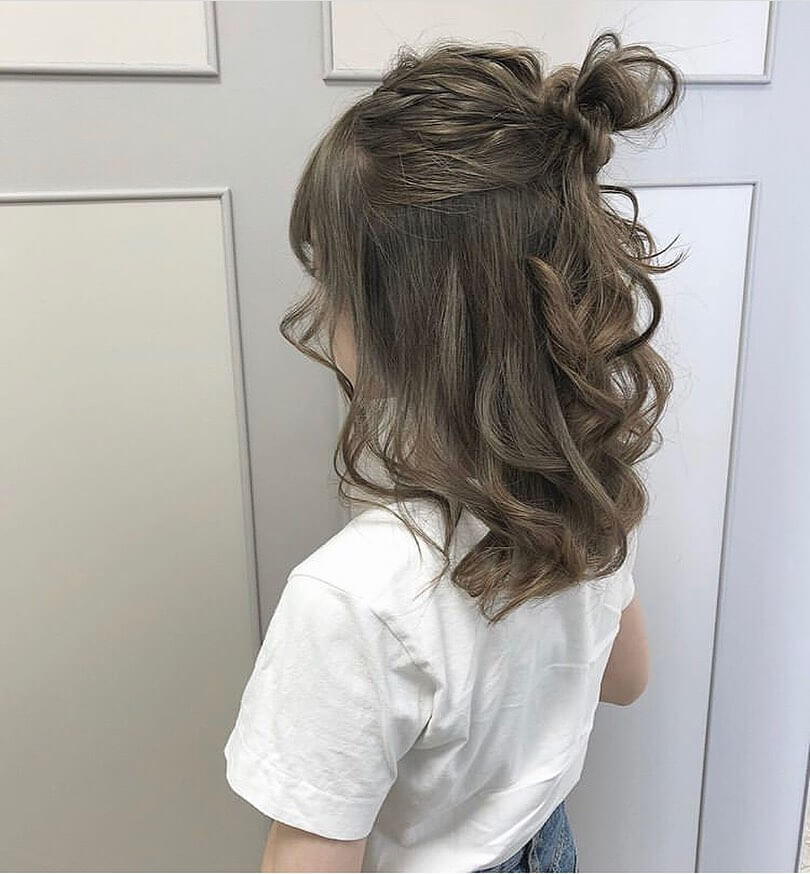 ミディアムのゆるふわハーフアップヘアアレンジ