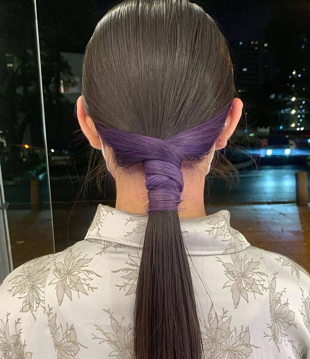 インナーカラー紫の髪色・ポニーテールヘアアレンジ